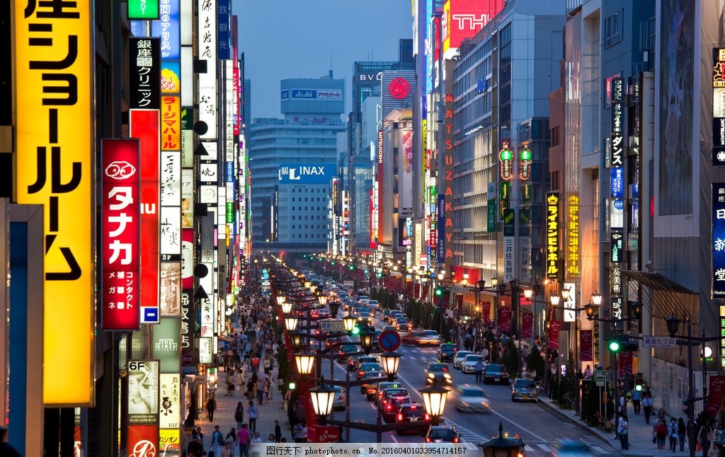 东京夜晚街景,道路来往车辆大楼商店店招-图行天下图库