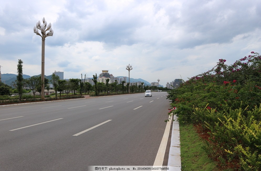 兴义环城路 兴义三环 环城大道 公路 大道 公路花台 公路绿化 三角梅
