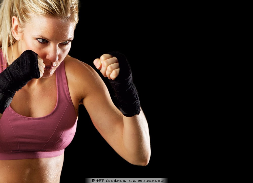 打拳击的女人图片