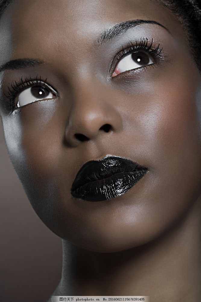 黑皮肤女人图片